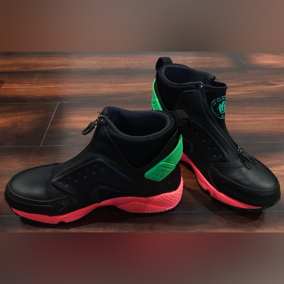 NWOT Nike Air Huarache Black & Neon Accented Zip-Up Textured Sneakers - 8.5 - Picture 3 of 13